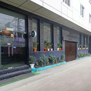 https://smart-plaza-hotel-at-airport.hotelsdelhi.org